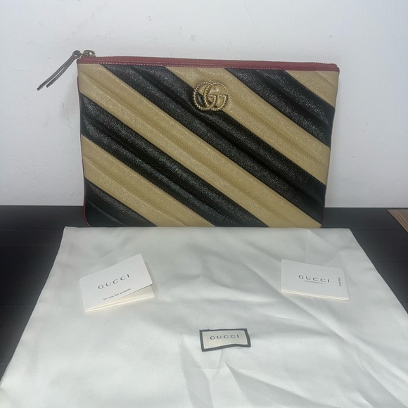 Gucci Marmont pouch!!! Lovely color combo. - Picture 1 of 12